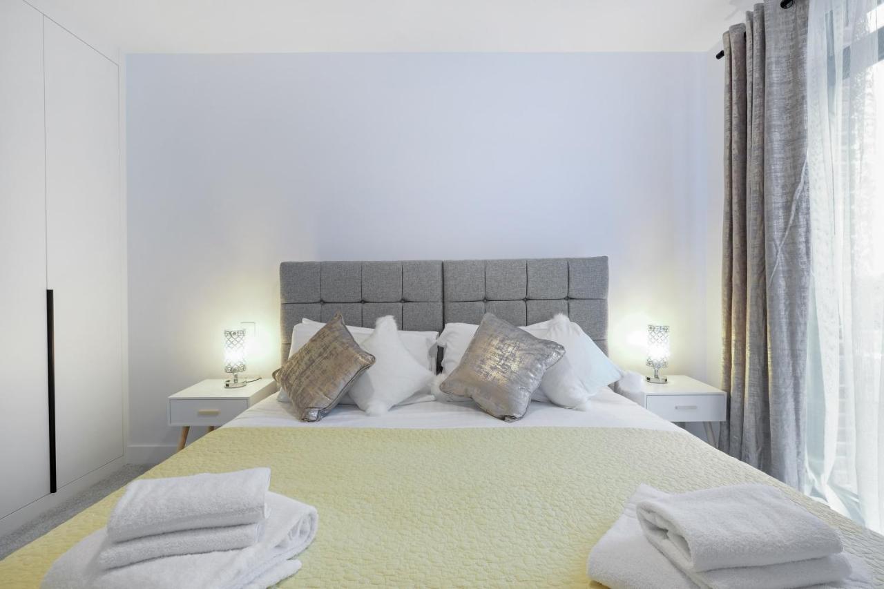 2 Bedroom Luxury Apartments With Parking In Stanmore, North West By 360 Stays London Bagian luar foto
