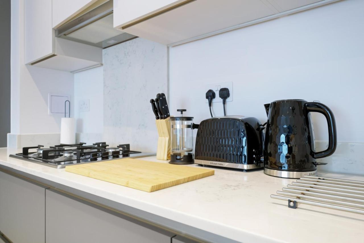 2 Bedroom Luxury Apartments With Parking In Stanmore, North West By 360 Stays London Bagian luar foto