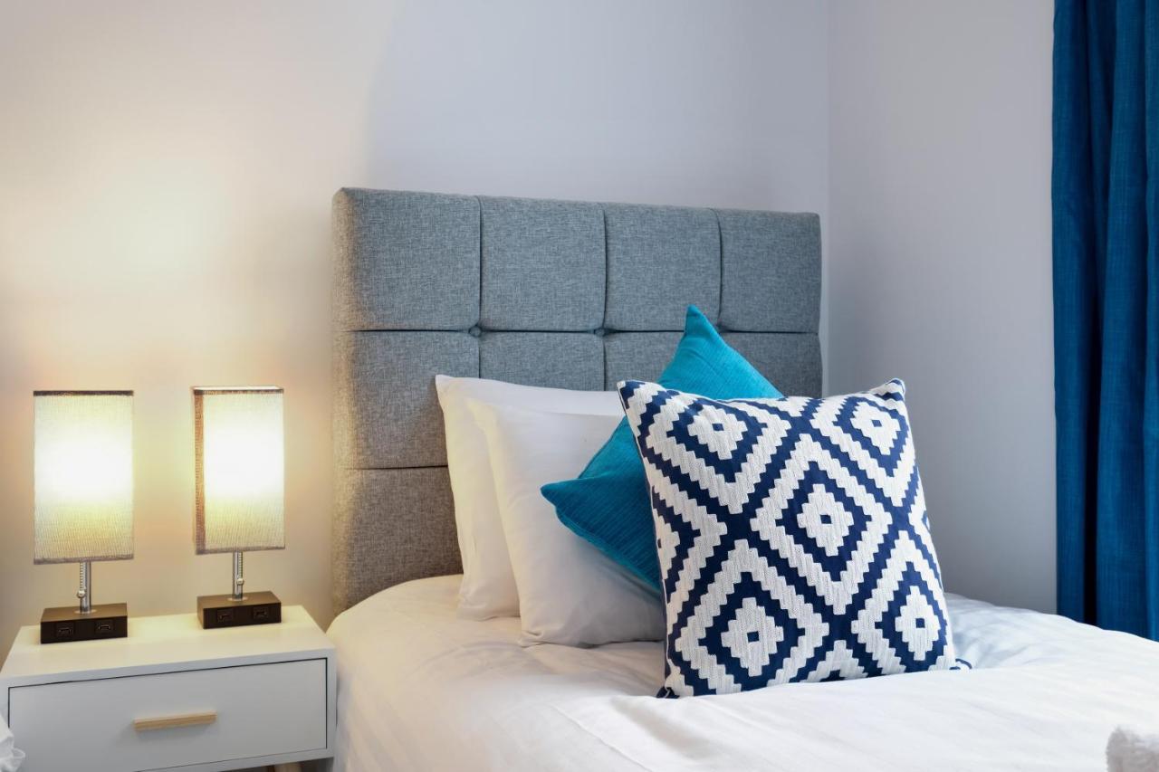 2 Bedroom Luxury Apartments With Parking In Stanmore, North West By 360 Stays London Bagian luar foto